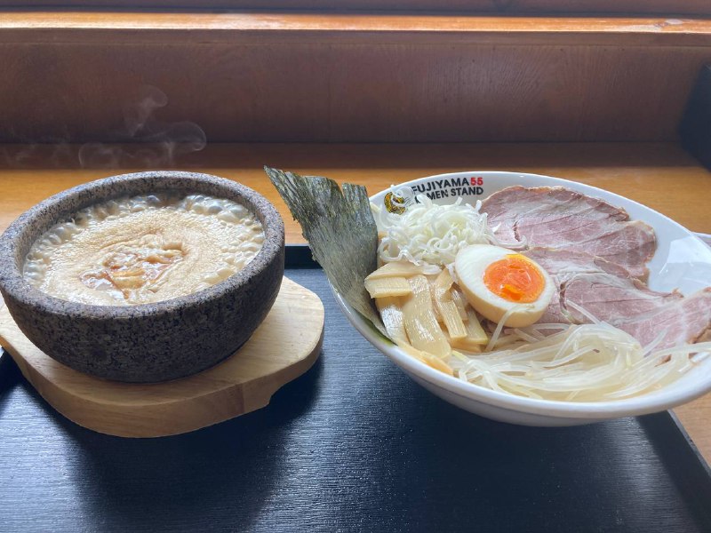 主要是沾面，汤头非常非常浓，味道很重，叉烧也很不错味道很透